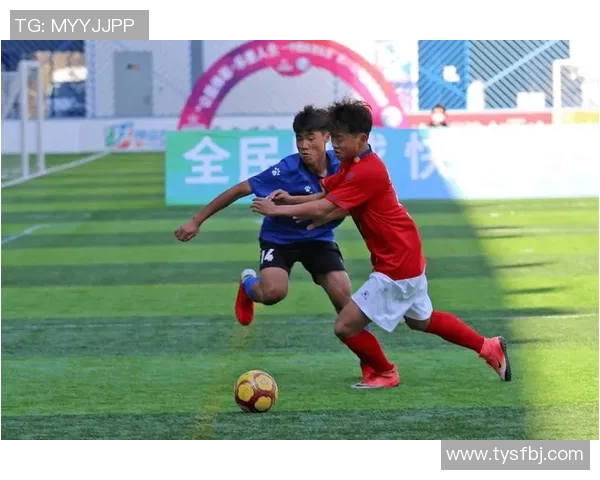 薛姓足球明星拼搏历程展现绿茵赛场激情与不懈追梦精神