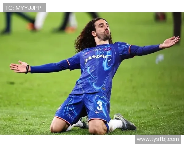 足球球星因比赛违规被罚站全场引发热议场边表现成焦点